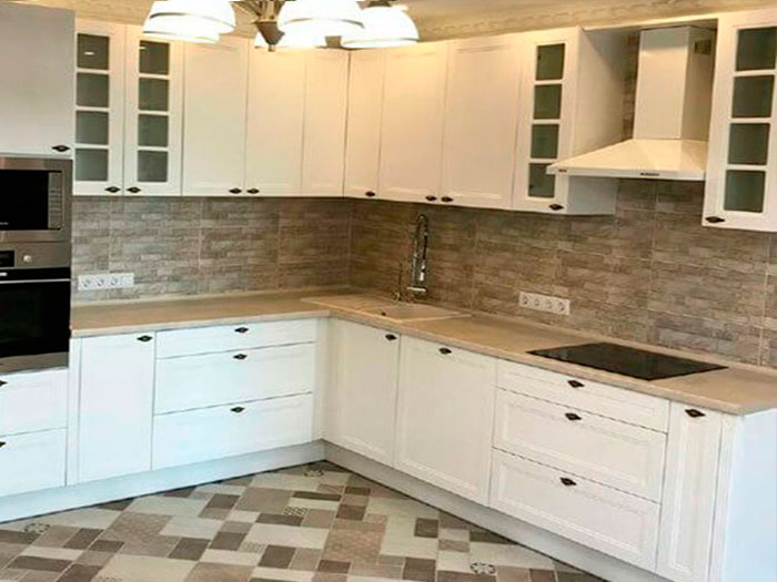 кухня красного цвета фото